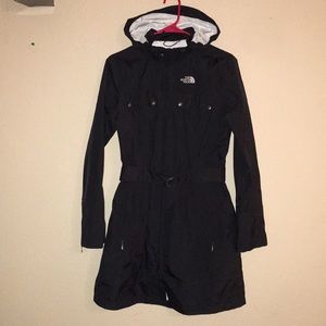 The North Face long jacket, belted in black.  So M
